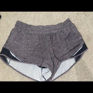 Lululemon Hotty hot shorts 2.5”